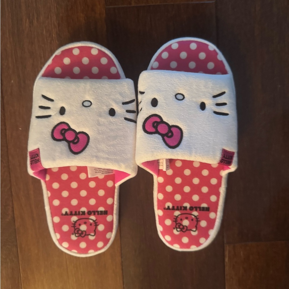 Hello Kitty Pink and White Slippers size S 4/5 nwot
